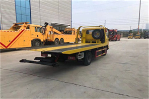 鹤城非事故拖车