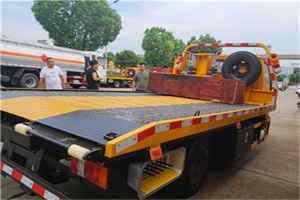 鹤城附近拖车电话号码服务